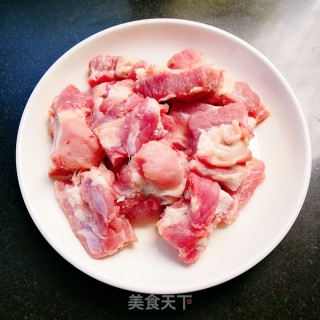 可乐烧排骨的做法步骤：1