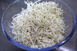 腊肉海米芋头糕的做法步骤：2