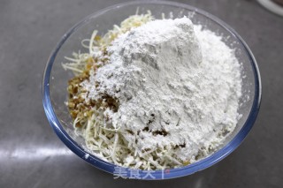 腊肉海米芋头糕的做法步骤：4