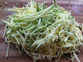 蒜香南瓜丝的做法步骤：2