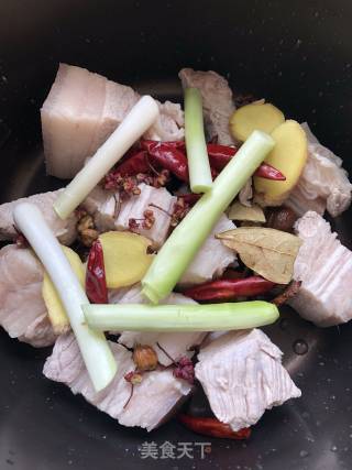 卤五花肉夹馍的做法步骤：5