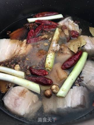 卤五花肉夹馍的做法步骤：6