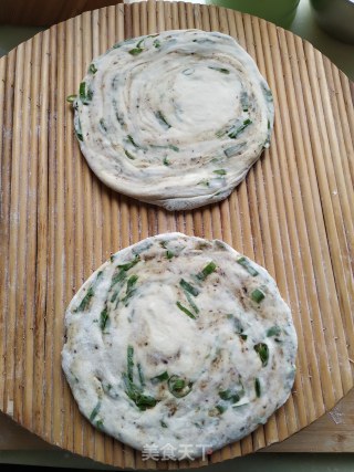葱花油酥饼的做法步骤：7
