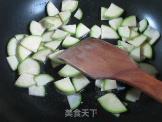 开洋西葫芦煮樱玉豆腐的做法步骤：3