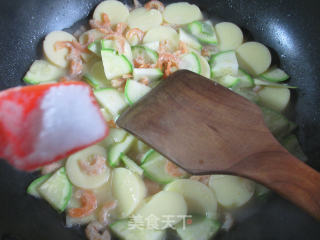 开洋西葫芦煮樱玉豆腐的做法步骤：6