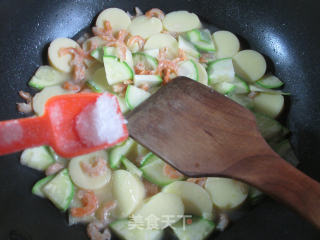 开洋西葫芦煮樱玉豆腐的做法步骤：7