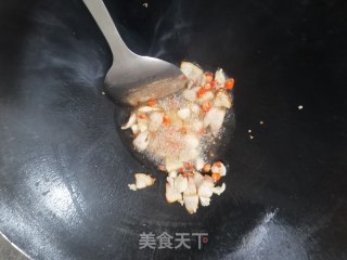 青椒咸蛋小炒肉的做法步骤：2