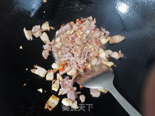 青椒咸蛋小炒肉的做法步骤：3