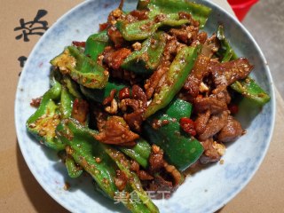 青椒咸蛋小炒肉的做法步骤：8