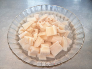 西兰花拌莲藕的做法步骤：3