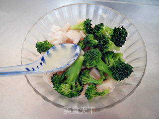 西兰花拌莲藕的做法步骤：11