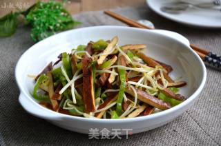 青椒豆芽炒香干的做法步骤：7