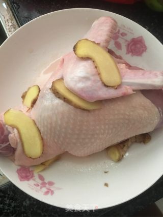 白切鸭的做法步骤：1