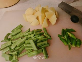 土豆焖四季豆的做法步骤：3