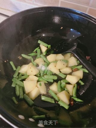 土豆焖四季豆的做法步骤：8