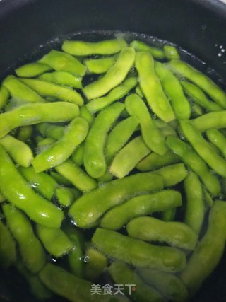 五香毛豆的做法步骤：3