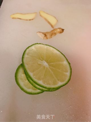 黑胡椒煎鱼排的做法步骤：2