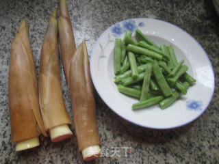 梅豆拌鞭笋的做法步骤：1