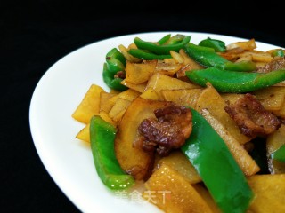 青椒土豆片的做法步骤：1