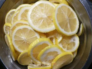 百香果柠檬蜂蜜的做法步骤：2