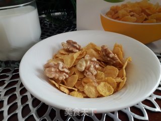 牛奶玉米片的做法步骤：2