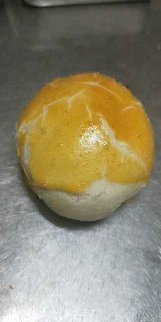 蛋黄酥的做法步骤：11