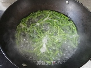 凉拌豆角的做法步骤：1