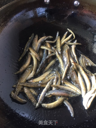 干煸泥鳅的做法步骤：2