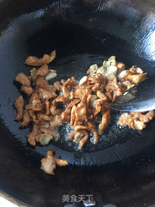 蒜苔炒肉的做法步骤：1