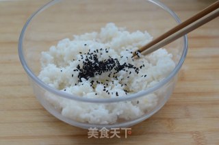 藜麦金枪鱼饭团的做法步骤：2