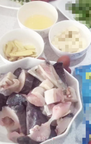 奶汤肥鱼——鮰鱼的做法的做法步骤：1