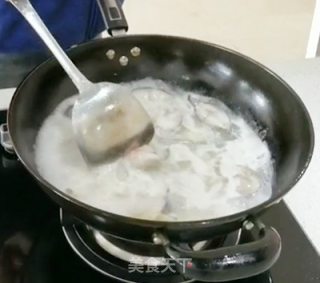 奶汤肥鱼——鮰鱼的做法的做法步骤：4
