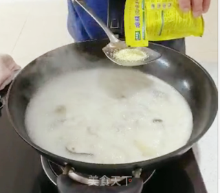 奶汤肥鱼——鮰鱼的做法的做法步骤：6