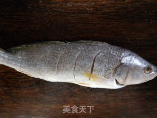 红烧白花鱼的做法步骤：1