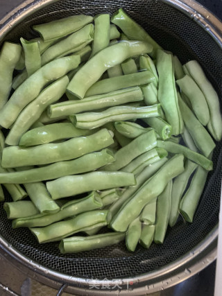 四季豆焖肉的做法步骤：2