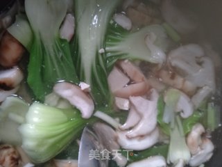 香菇肉片儿汤的做法步骤：6