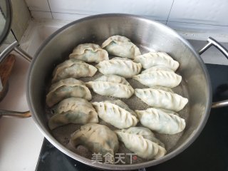 韭菜鸡蛋煎饺的做法步骤：28