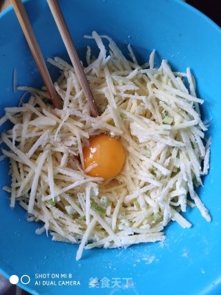 土豆饼的做法步骤：4