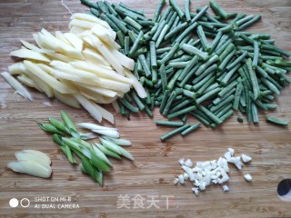豇豆土豆条的做法步骤：2