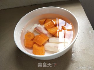 老鸭山药胡萝卜薏米汤的做法步骤：5