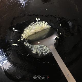 葱爆鱿鱼丝的做法步骤：3