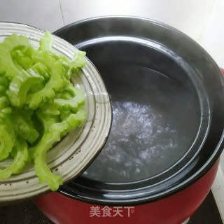 苦瓜排骨汤的做法步骤：6