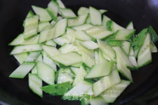 黄瓜炒鸡蛋的做法步骤：4