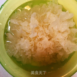 凉拌银耳的做法步骤：1