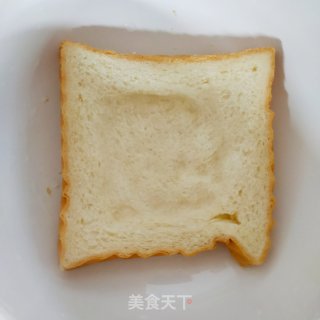 办公室美食时光～微波炉鸡蛋吐司的做法步骤：2