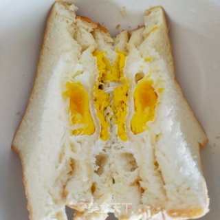 办公室美食时光～微波炉鸡蛋吐司的做法步骤：6
