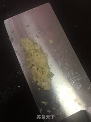蒜蓉炒蒲瓜的做法步骤：2