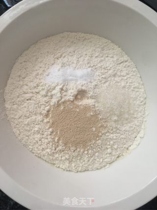 香菇肉酱包子的做法步骤：2