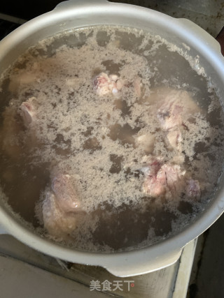 土豆炖鸭的做法步骤：2