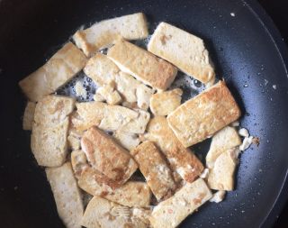 香煎豆腐的做法步骤：9
